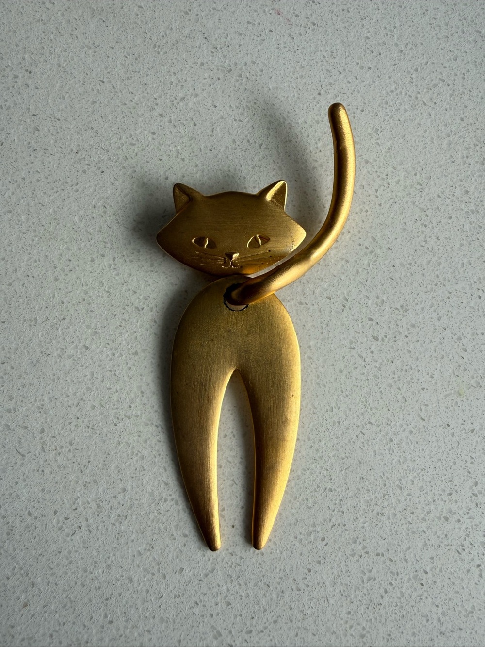 JJ GOLD TONE SATIN FINISH CAT PIN MOVABLE DANGLING BROOCH 3.5" - Picture 3 of 5